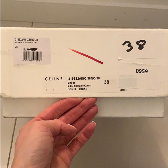 Stunning Celine heel with gold clasp. - Picture 6 of 7